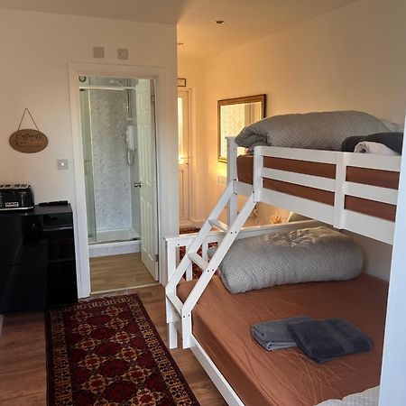 1 Bedroom & Bathroom Dorney Luaran gambar