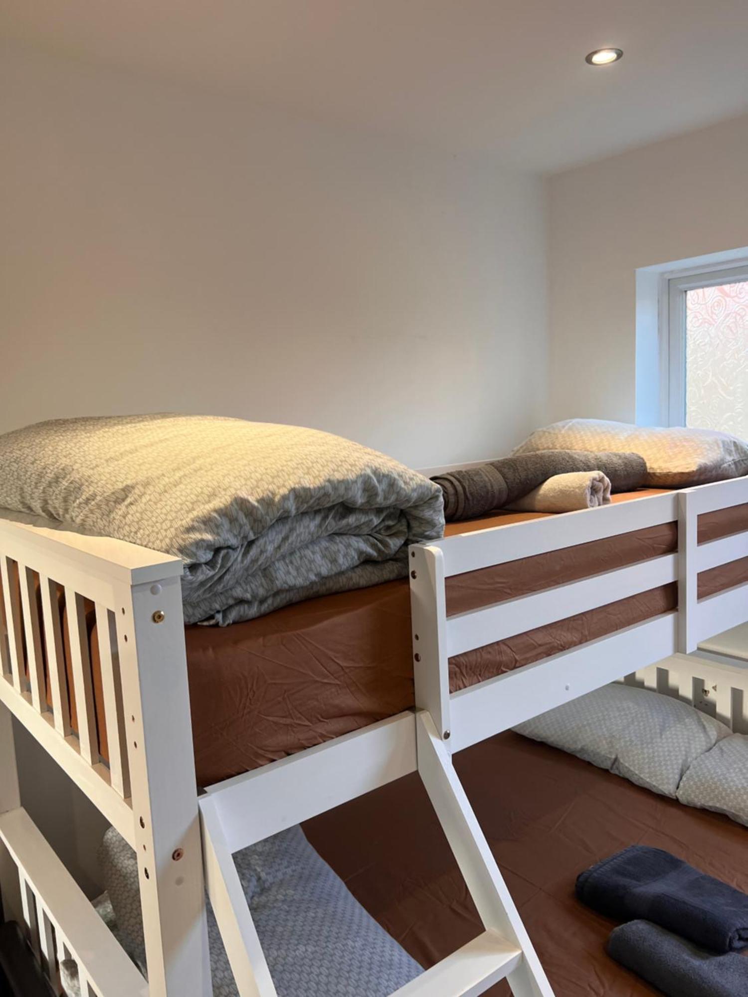 1 Bedroom & Bathroom Dorney Luaran gambar