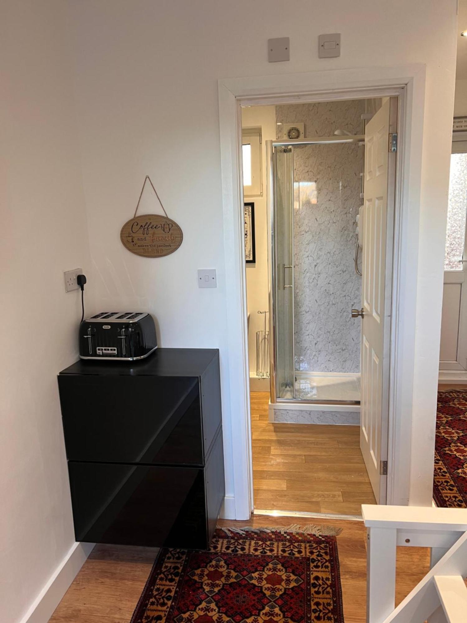 1 Bedroom & Bathroom Dorney Luaran gambar